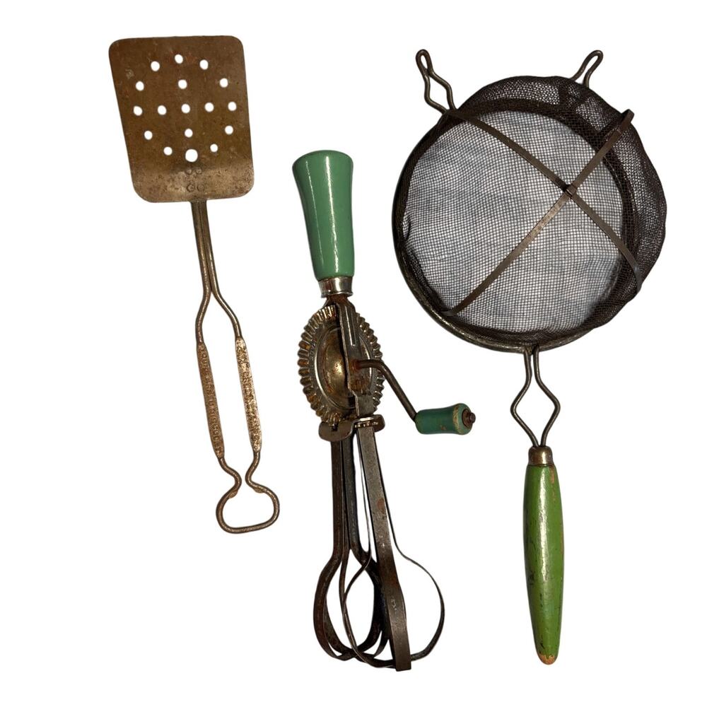 Lot of Kitchen Gadget/Utensils 1930s-60s Country/Farmhouse/Rustic Kitchen Decor